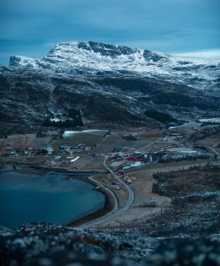 Storjord Farmstay Ranchhouse Kvaloya ภายนอก รูปภาพ