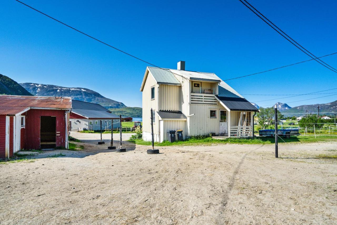Storjord Farmstay Ranchhouse Kvaloya ภายนอก รูปภาพ